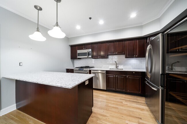 Building Photo - 452 2nd St