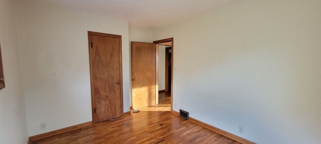 Building Photo - Charming home close to downtown Traverse City