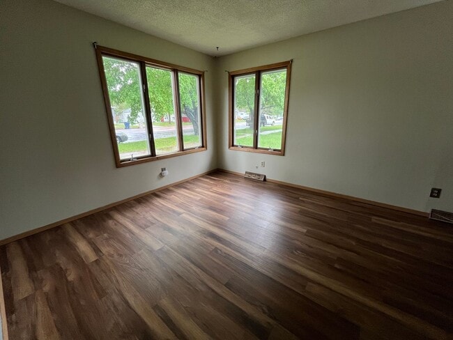 Building Photo - 2 bed 1 bath House