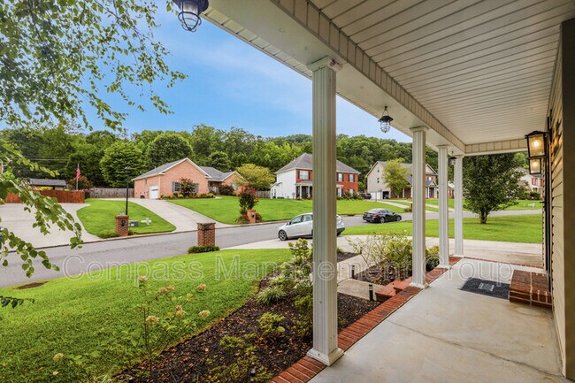 Building Photo - 1136 Paxton Dr