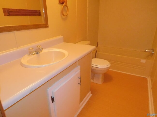 Building Photo - 498 Berry Hollow Rd