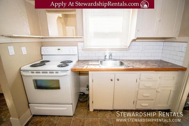 Building Photo - 2024 Emerald St