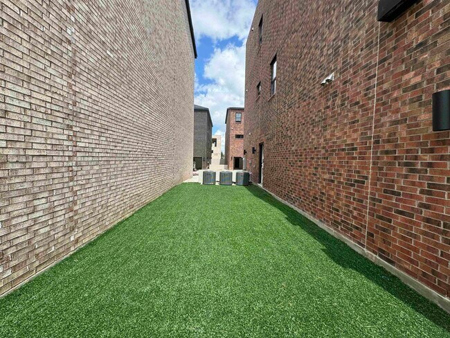 Building Photo - 210 Veracruz Dr