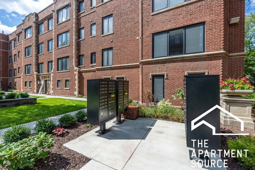 Building Photo - 1323 W Estes Ave