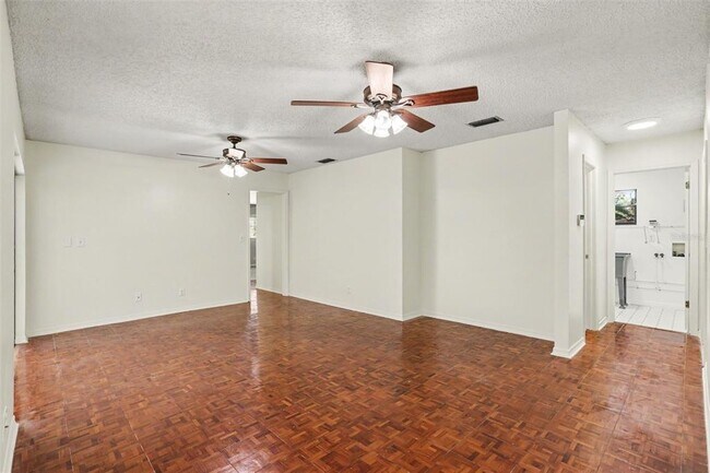 Building Photo - 648 Bua Dr