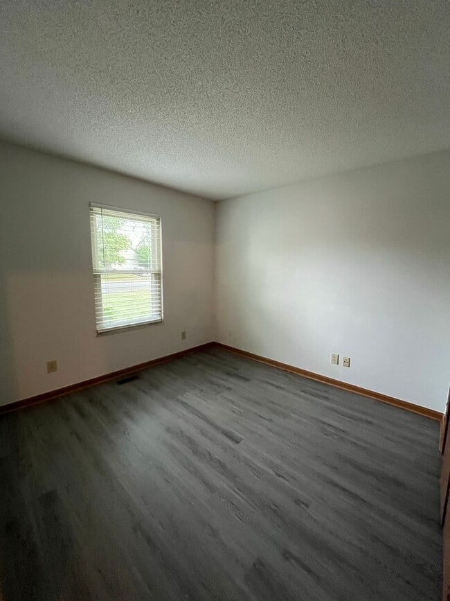 Building Photo - Charming 3-Bedroom Ranch Home with Fenced ...