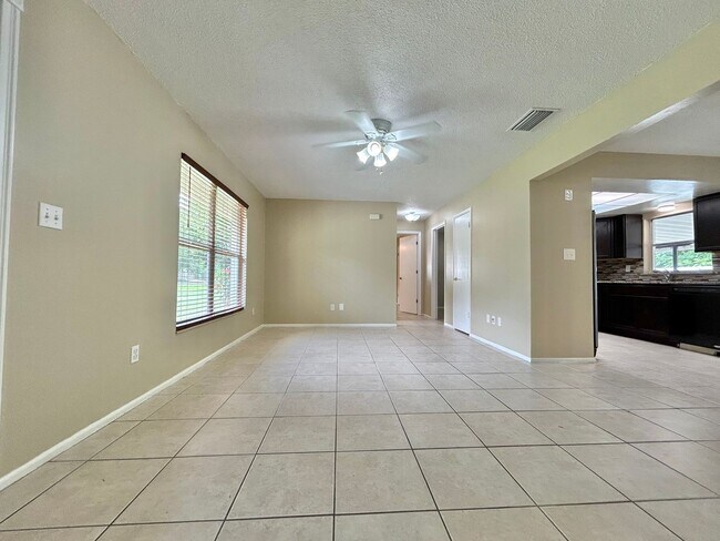 Building Photo - Stylishly upgraded 4Bedrooms/2Baths home in the heart of Winter Springs!