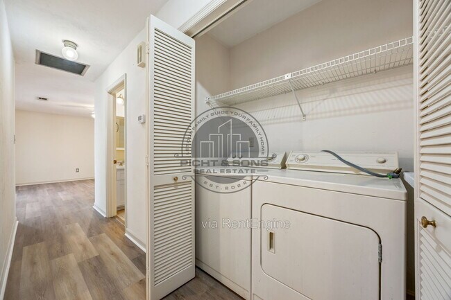 Building Photo - 3301 Lemoyne Ct