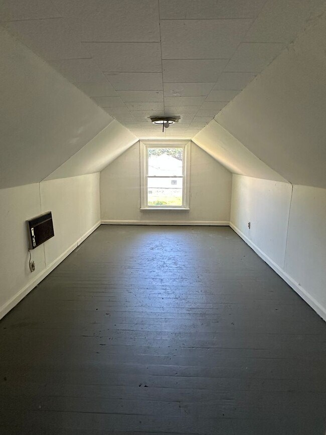 Building Photo - 2 Bedroom Cottage in Gainesville!