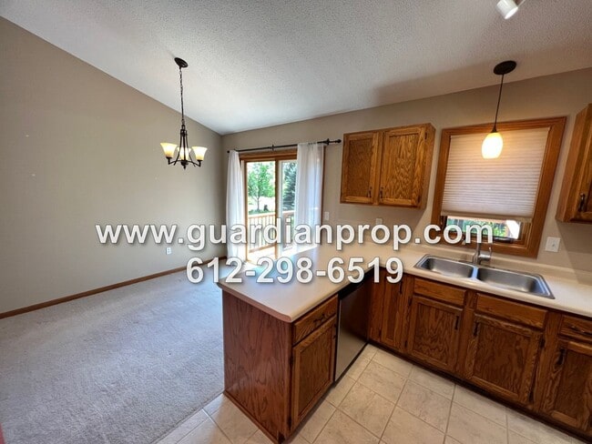 Building Photo - Woodbury House Available Now, Meticulously Maintained, Lower Family Room, Back Deck, Pool Access
