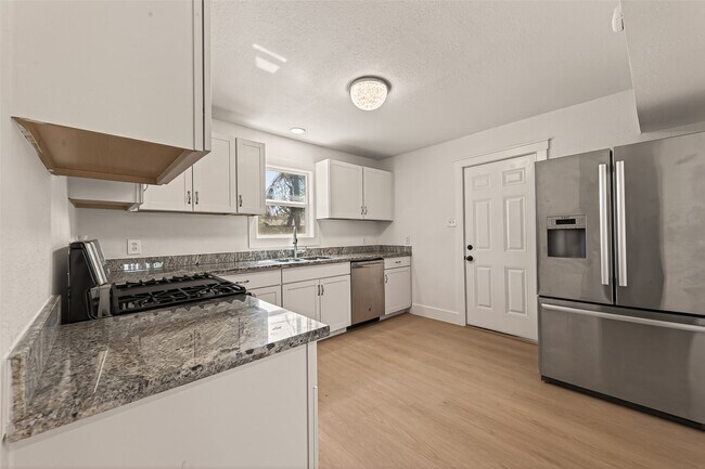 Building Photo - 3209 McCrarey Dr