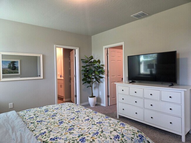 Building Photo - Pet Friendly Home in Cagan Crossings East
