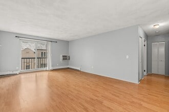 Building Photo - 245 Sea St