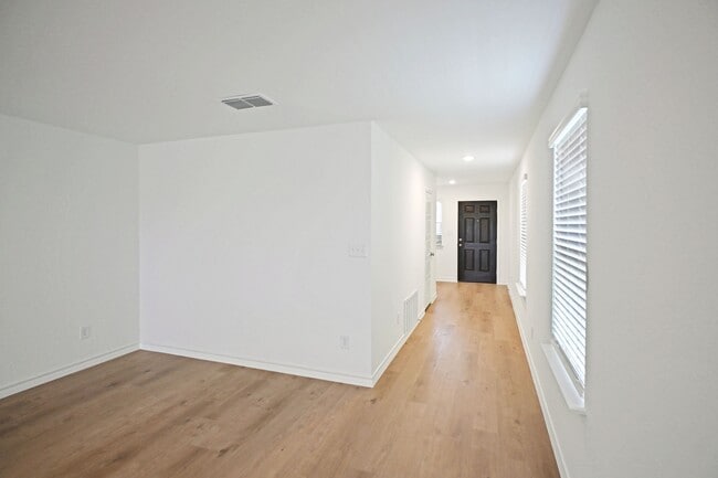 Building Photo - 946 Bluegrass Pt