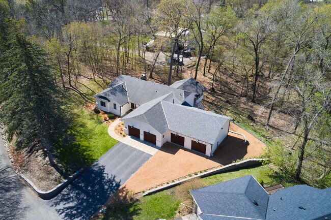 Building Photo - 1832 Essex Rd