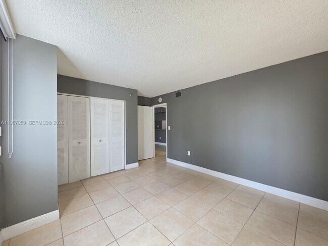 Building Photo - 800 N Miami Ave