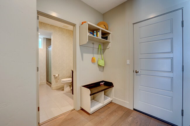 Building Photo - 3045 S Shadywood Way