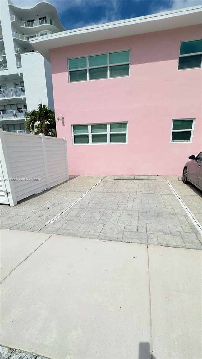 Building Photo - 700 Bayshore Dr
