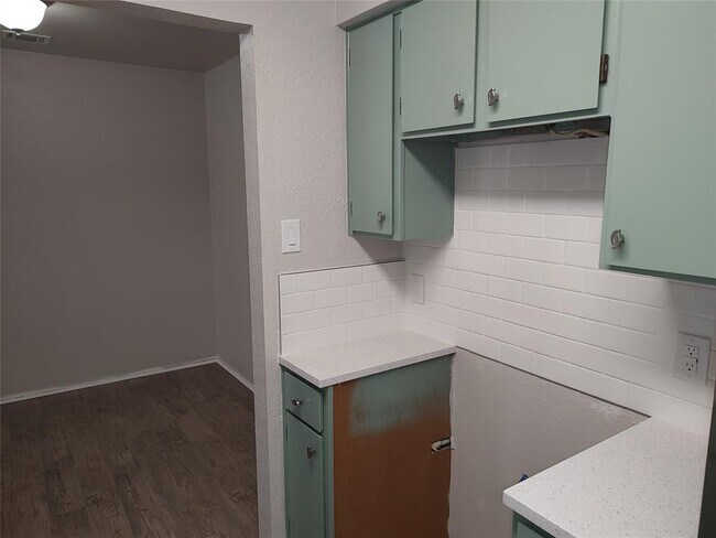 Building Photo - 7105 Treasure Cove