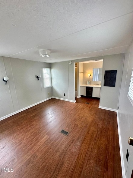 Building Photo - 841 Chalybeate Springs Rd