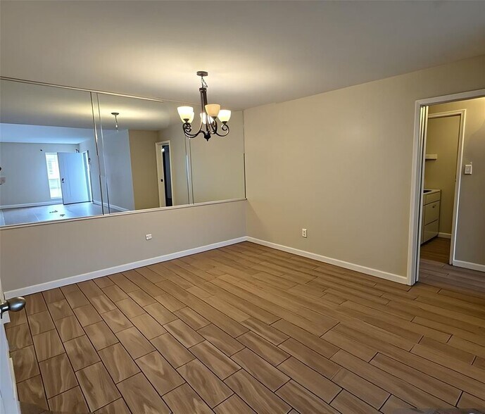 Building Photo - 7400 Bellerive Dr