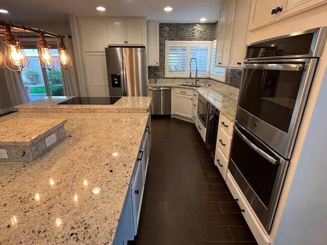 Building Photo - Elegant North Glendale Retreat with Premium Upgrades