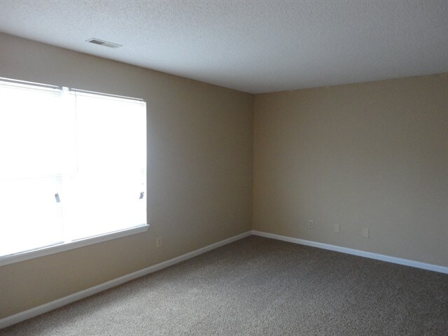 Building Photo - 743 Millbrook Dr