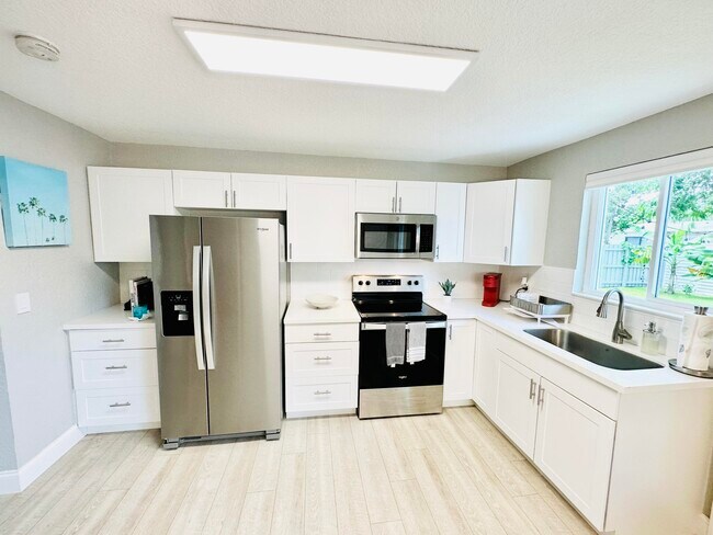 Building Photo - 5365 N Andrews Ave