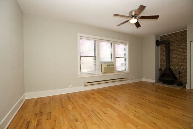 Building Photo - 3722 N Pine Grove Ave