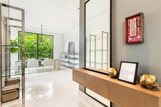 Building Photo - 4675 NE 2nd Ave