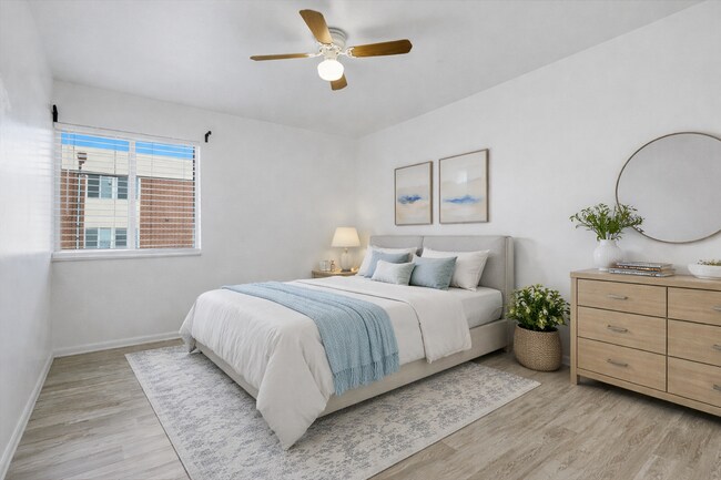 Building Photo - $1,370.95- 1 Bed, 1 Bath Condo in Denver with In Unit Washer/Dryer and Central AC!