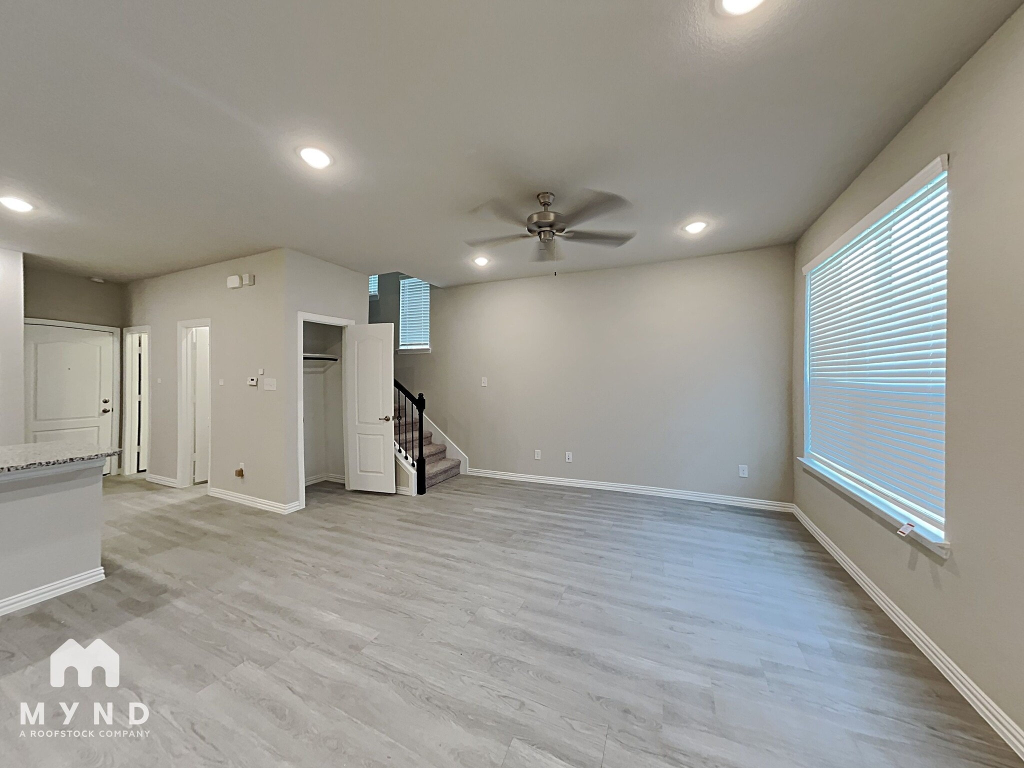 Building Photo - 1272 Alamo Dr