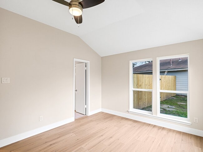 Building Photo - 9254 Autumnsong Dr