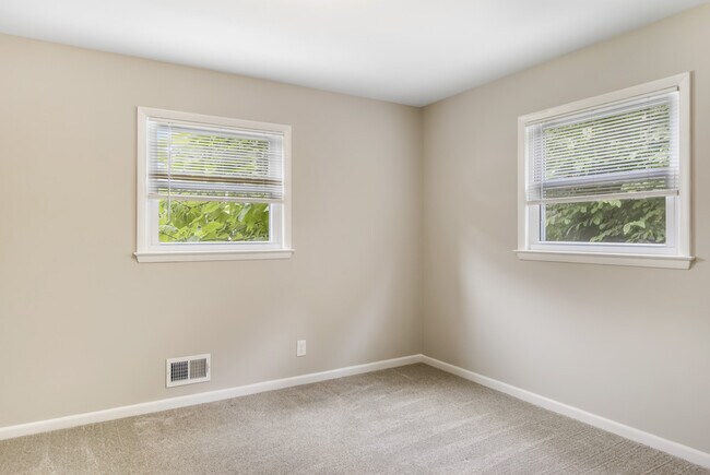 Building Photo - 240 W Newhall Ave