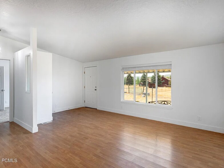 Building Photo - 380 W 2100 N
