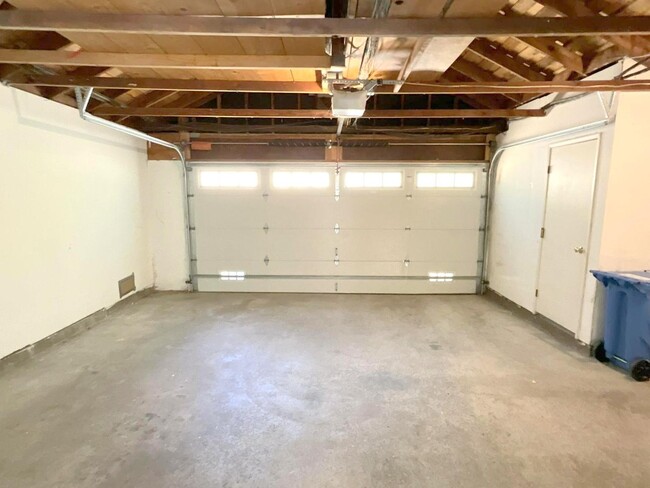 Building Photo - Wonderful Townhome In Walnut Creek Near He...