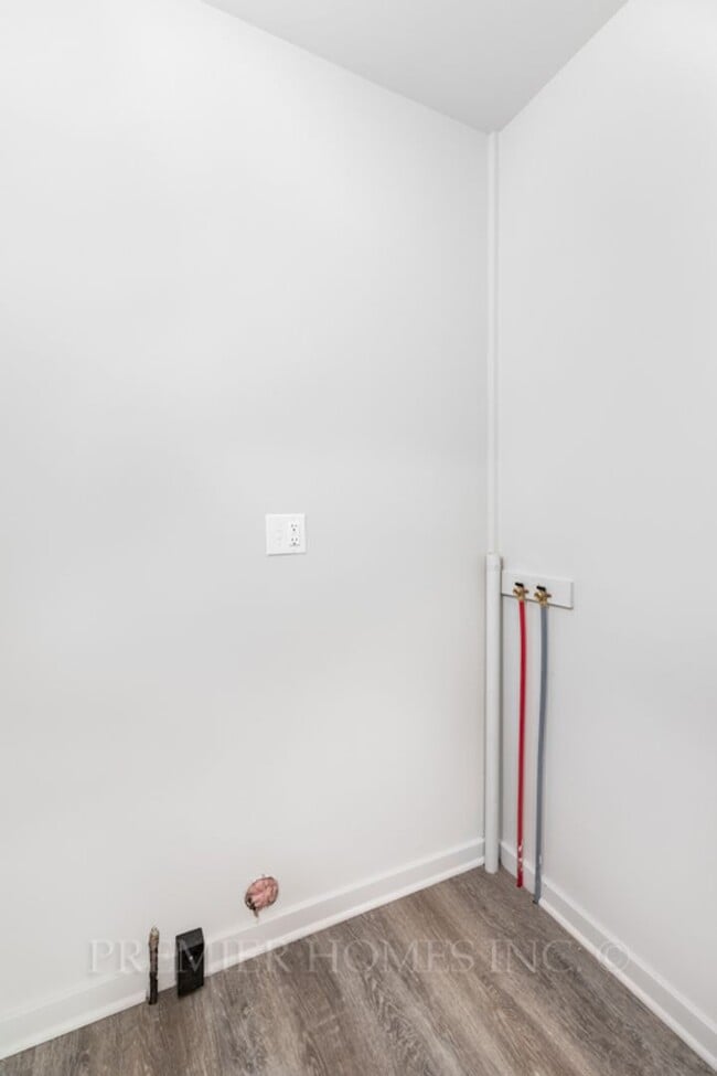 Building Photo - Charming 3BR, Two-Story Home in Canton, OH