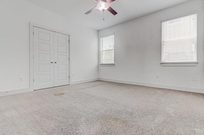 Building Photo - 2117 Maxwell Ln