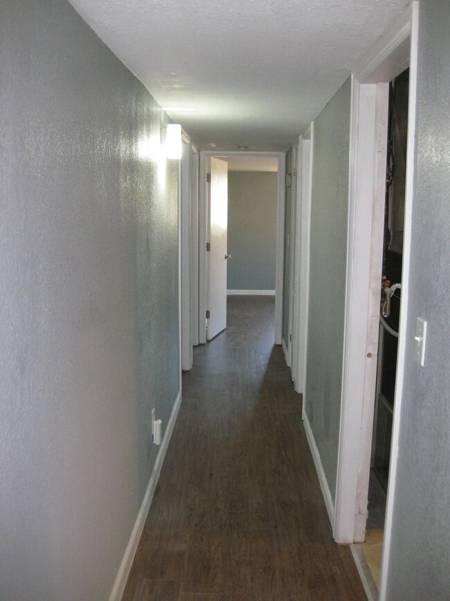 Building Photo - 831 Meade St