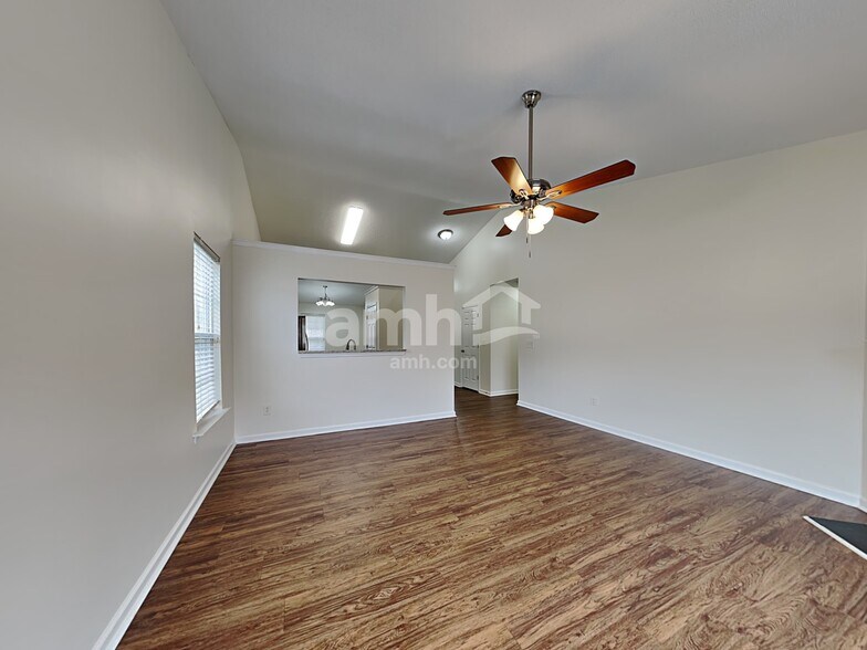 Building Photo - 219 Bellport Dr