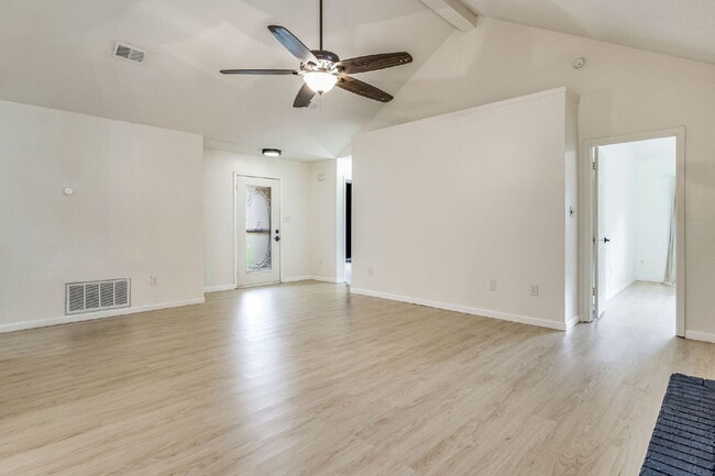 Building Photo - 2241 Prytania Cir