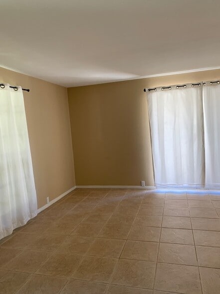 LIVING ROOM - 10157 Caminito Jovial