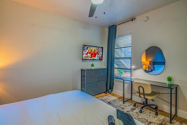 Building Photo - 7455 N 95th Ave