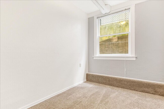 Building Photo - Spacious, Charming Victorian Style Tri-Ple...