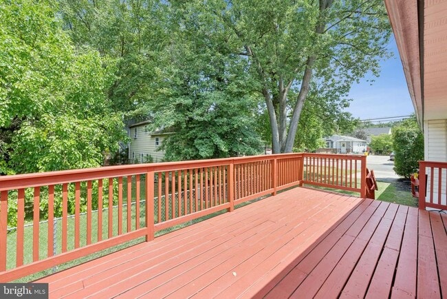 Building Photo - 8517 Osler Ave
