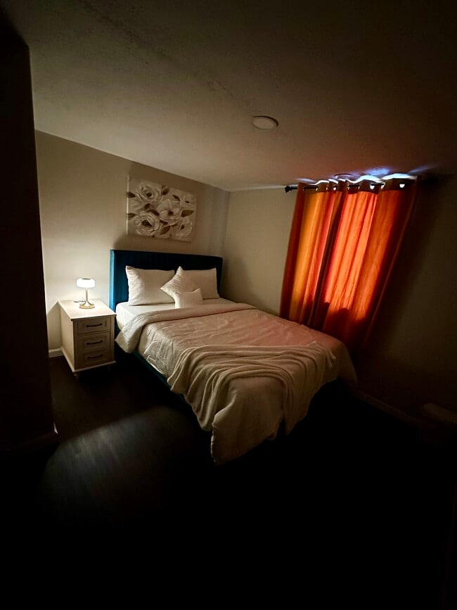 Building Photo - 4927 W Southern Ave