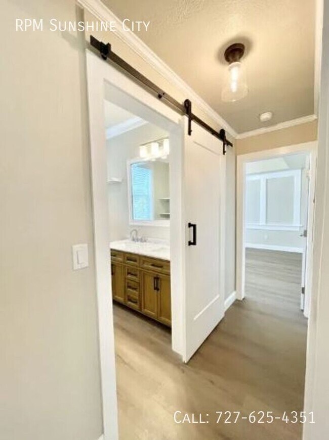 Building Photo - 7700 Boca Ciega Dr