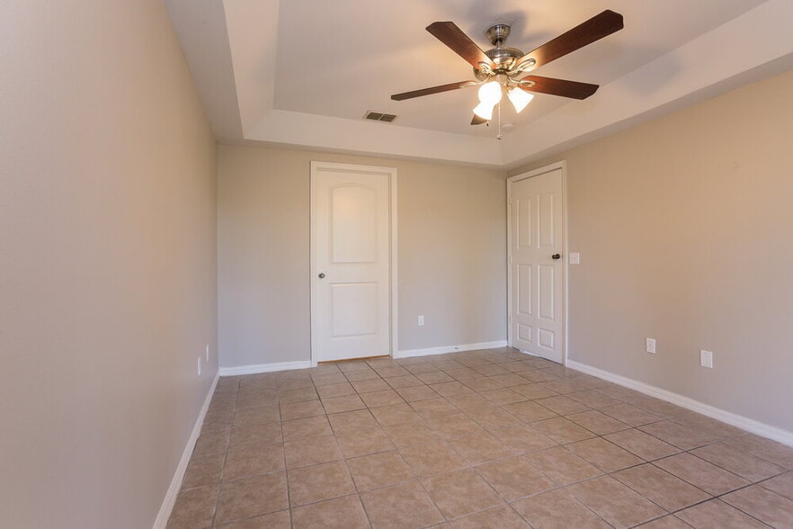 Building Photo - 2435 Sagemont Dr