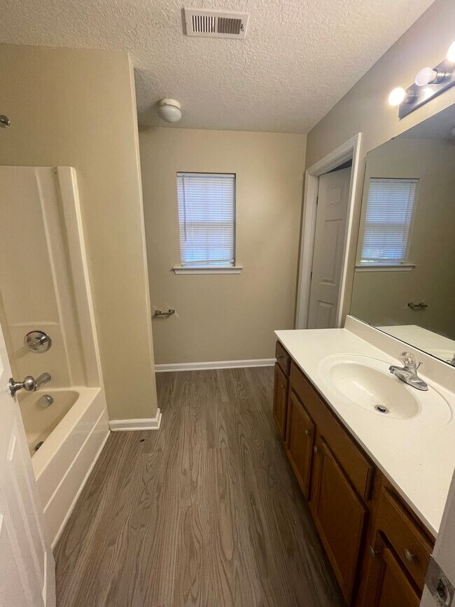 Building Photo - 3733 Kadey Dr
