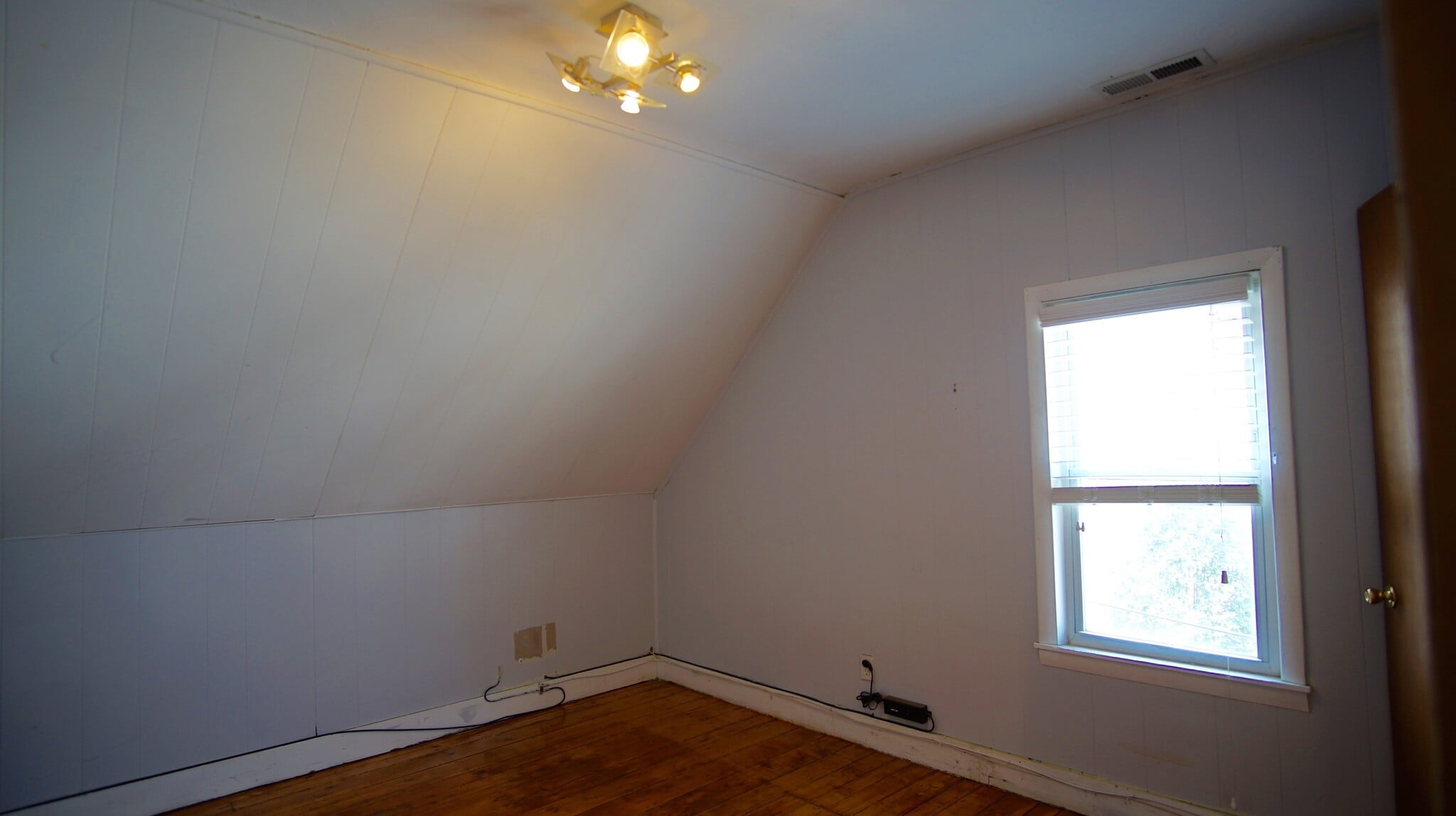 Building Photo - 48 America St